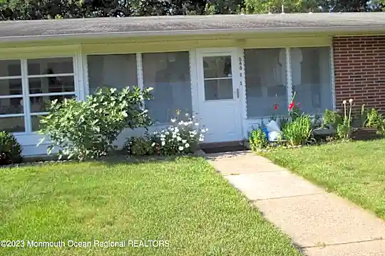 548E Sheffield Ct Photo 1