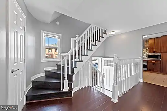 5218 Dover Pl Photo 2