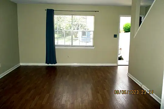 2715 Southbury Cir Photo 2
