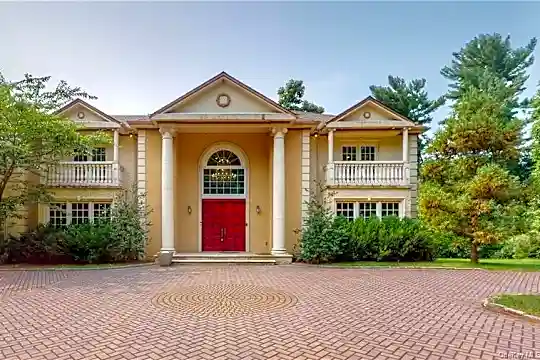 31 Cornwall Ln Photo 1