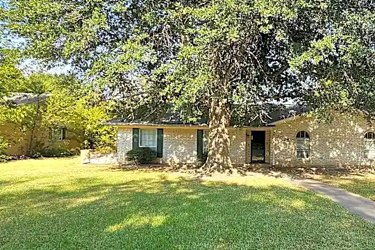 3025 Arapaho Rd Photo 2