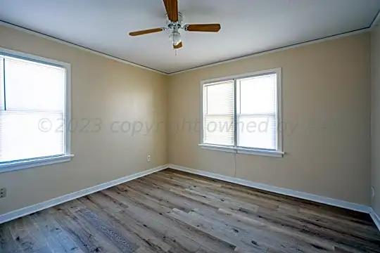 1214 SE 10th Ave #3 Photo 2