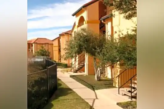 Crest Oasis Photo 1