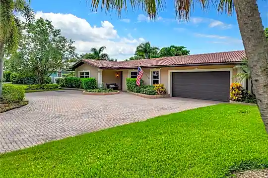 523 N Spoonbill Dr Photo 2