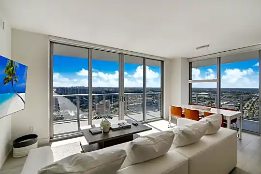 4010 S Ocean Dr Photo 1