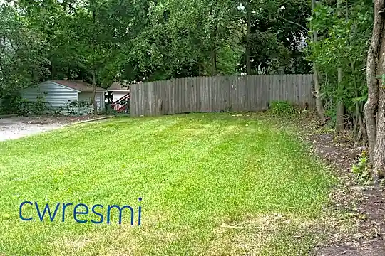 835 Bates St SE Photo 2