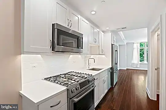 4915 Hampden Ln #107 Photo 2