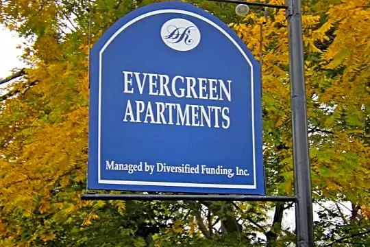 Evergreen Apartments Photo 2