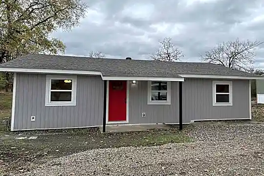 2722 Spring St Photo 1