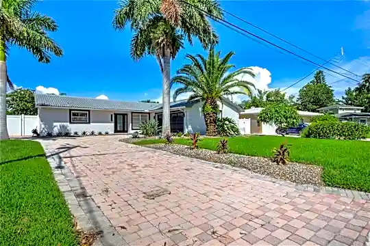 3755 Belle Vista Dr E Photo 2