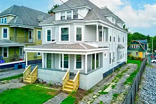 236 Tennyson Ave Photo 2