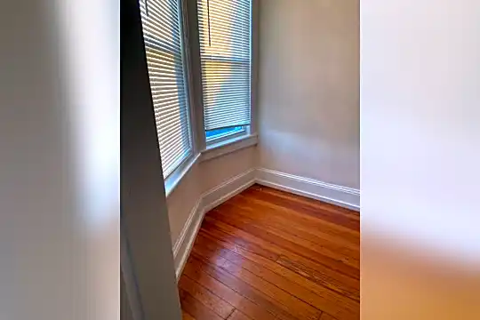 116 Rennell St Photo 2