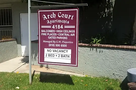 Arch Court Apartments Photo 2
