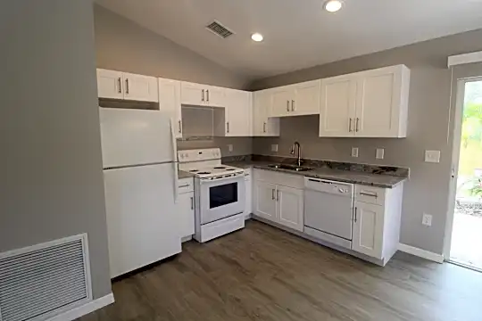 5451 Altoona St Photo 2