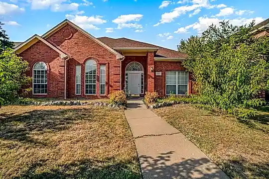 2909 Benchmark Dr Photo 2