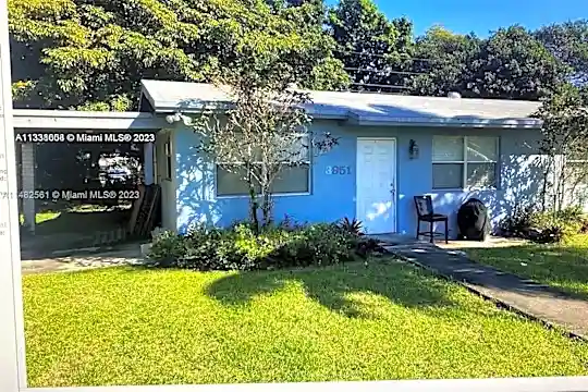 3951 SW 59th Ave Photo 1