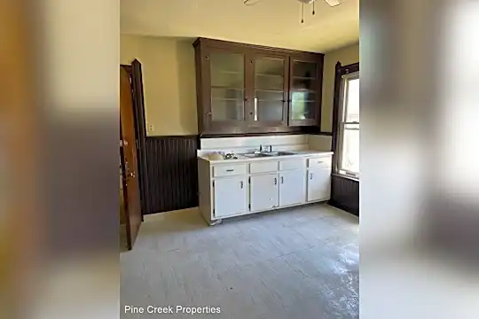 1355 Addison Rd Photo 2