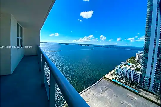 1155 Brickell Bay Dr #2405 Photo 2