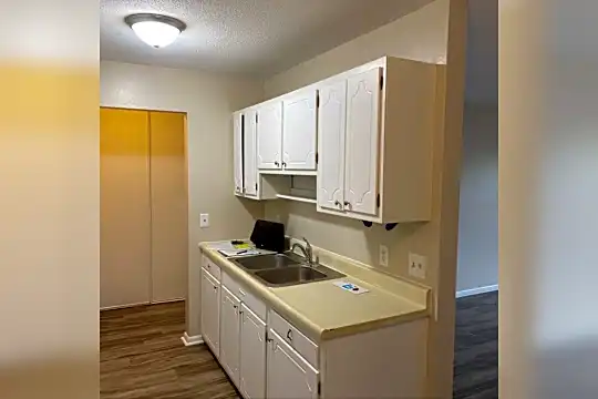 8304 Zane Ave N Photo 2