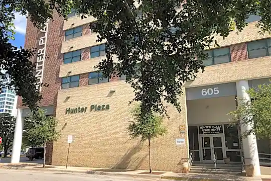 Hunter Plaza Apartments Photo 2