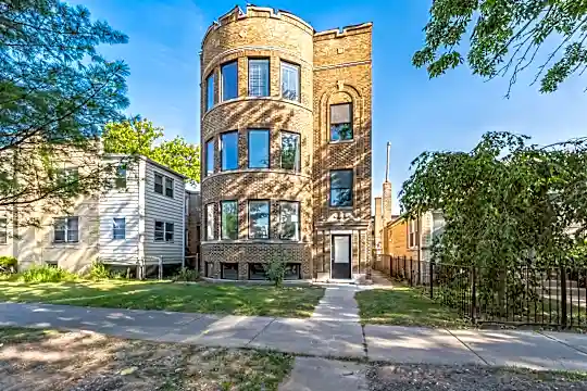 2550 W Balmoral Ave #3 Photo 1