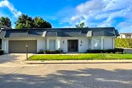 4304 Forest Bend Rd Photo 1