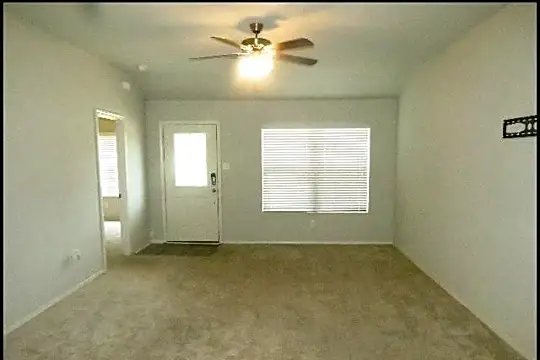 1001 Meadows Edge Dr Photo 2