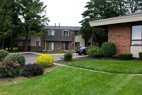 Liberty Commons Apartments And Townhomes Photo 1