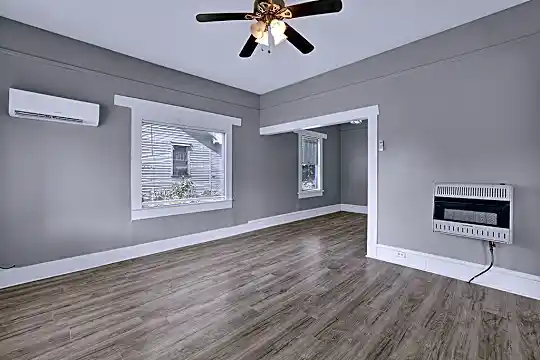 2221 Gurnee Ave Photo 2