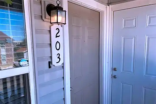 327 SW 3rd St #203 Photo 2