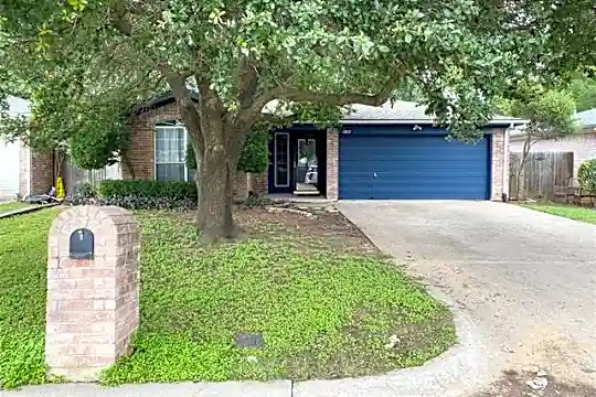 1202 Stone Creek Dr Photo 1
