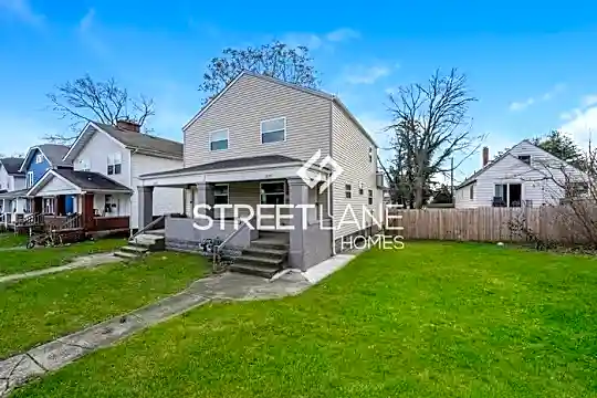 2115 Margaret Ave Photo 2
