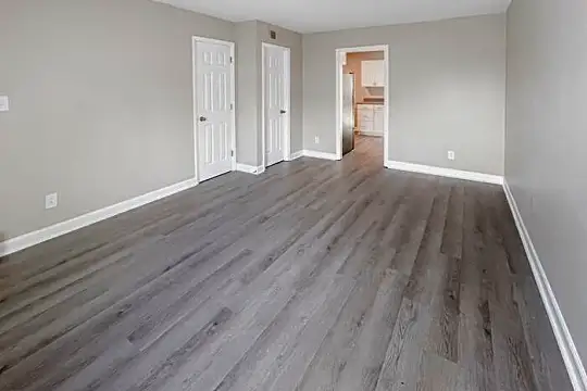 300 E Charlotte Ave Photo 2