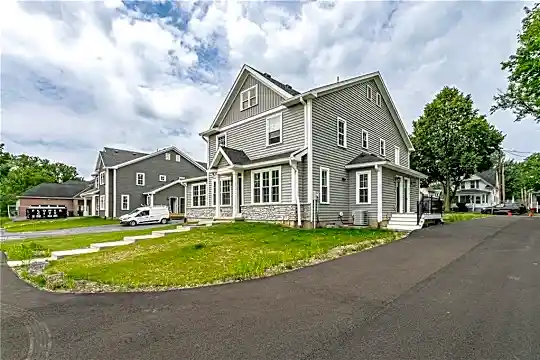 20 Cottage St Photo 1