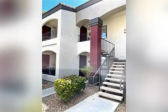 950 Seven Hills Dr #422 Photo 2