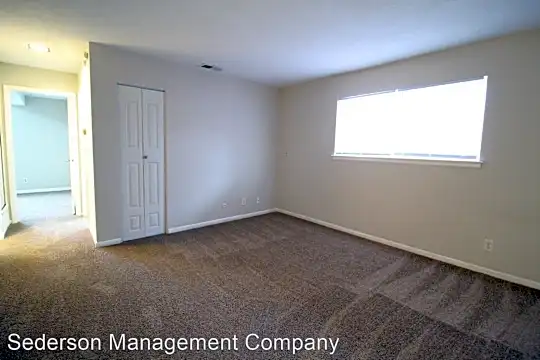 5811 MAPLE ST #1B Photo 2