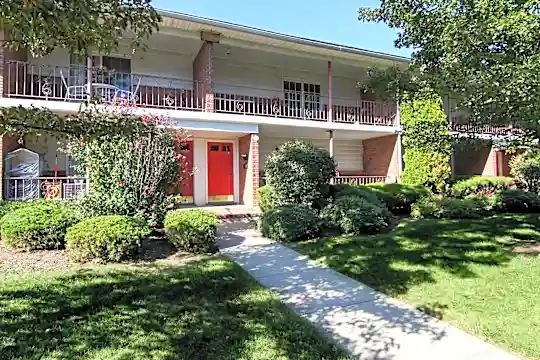 Gables Club and Apartments Photo 1