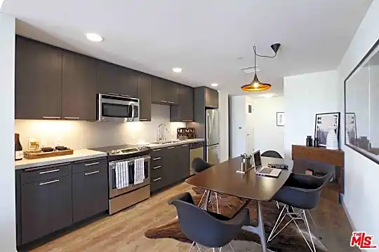 707 E Ocean Blvd #408 Photo 2