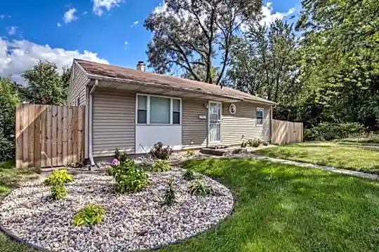 335 S Grand Blvd Photo 1
