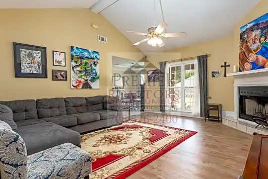 52 Brooke Ct Photo 2