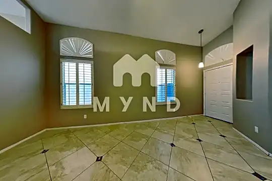 8416 W Salter Drive Photo 2