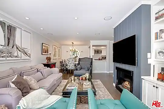 906 N Doheny Dr #311 Photo 2