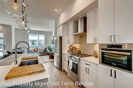 2791 32nd St Photo 2