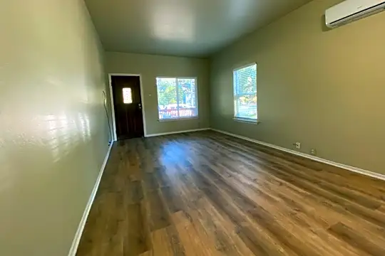 913 Natoma St Photo 2