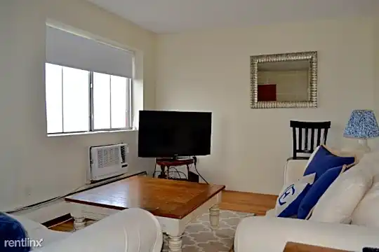 133 Heath St Photo 2