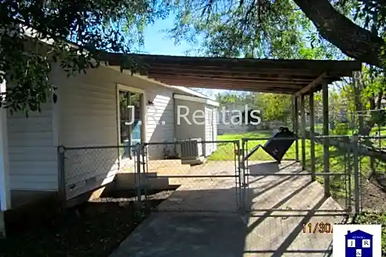 1108 Anna Lee Dr Photo 2