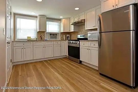 104 Elizabeth Ave Photo 2