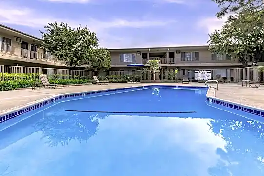 Saddleback Pines Apartment Homes Photo 2