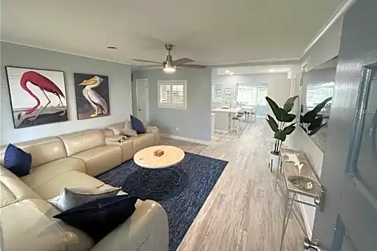 2227 Rose Ln Photo 2