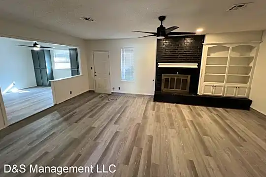 1716 Abe Martin Drive Photo 2